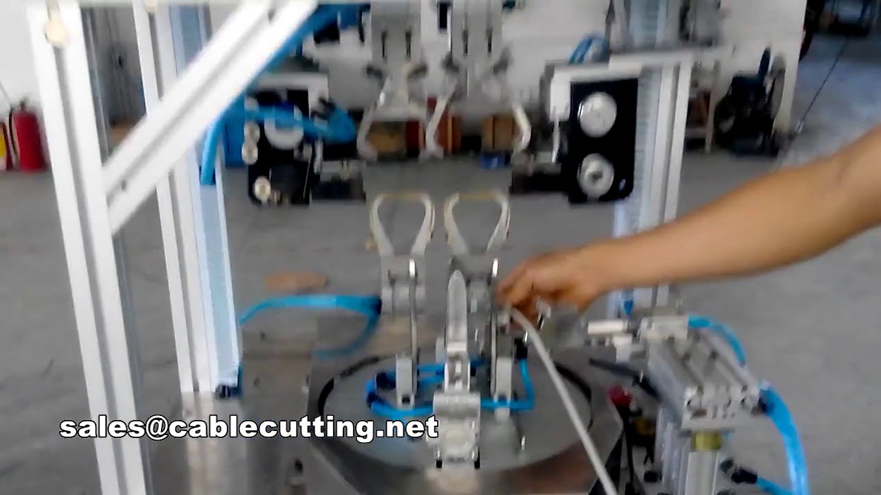 Toroid cable winding and bundling machine